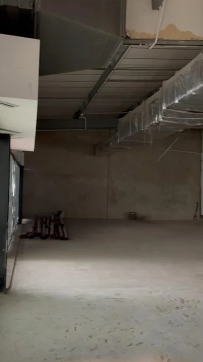 White shell / Open floor area before fit-out.